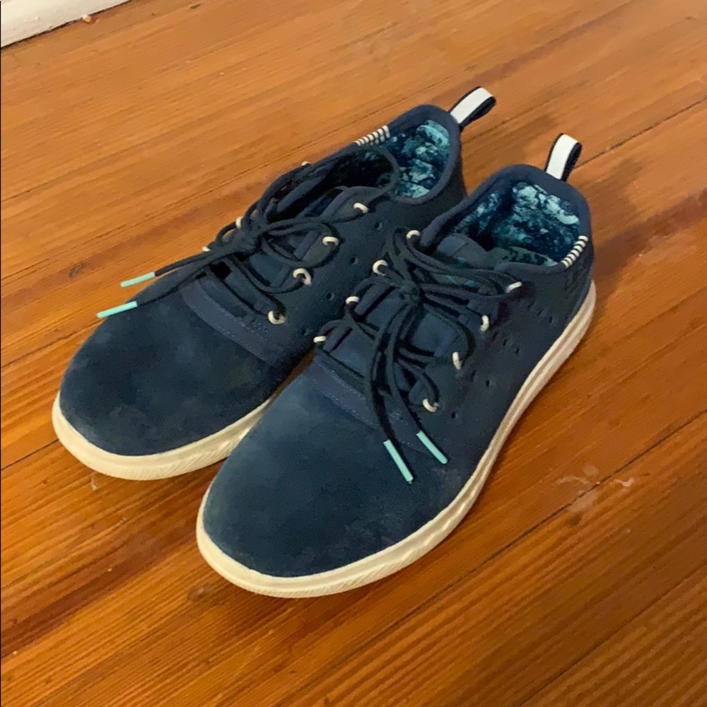 Under Armor casual Tennis Shoe size 7 1/2